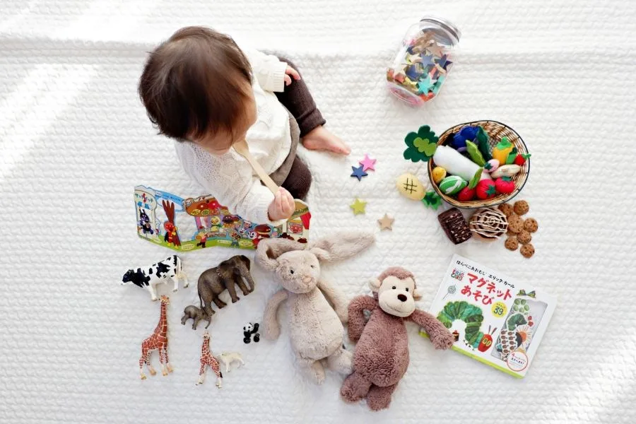 baby-with-many-toys baby with many toys
